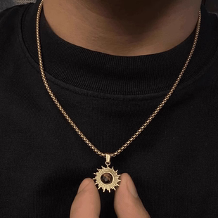 欧美金色太阳花项链高级感轻奢小众男士 百搭潮流锁骨链 脖颈链时尚