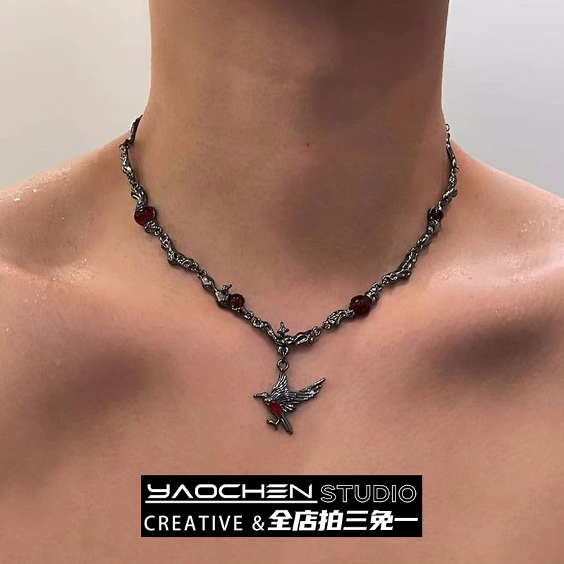 暗黑红色乌鸦吊坠项链男嘻哈小众