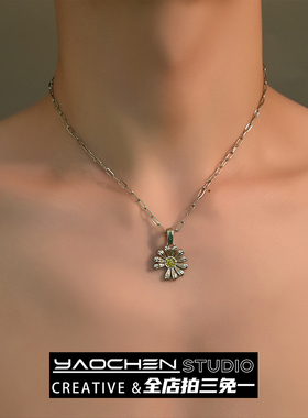 美式嘻哈风镶钻小雏菊吊坠项链男款小众设计感颈链锁骨链毛衣链女