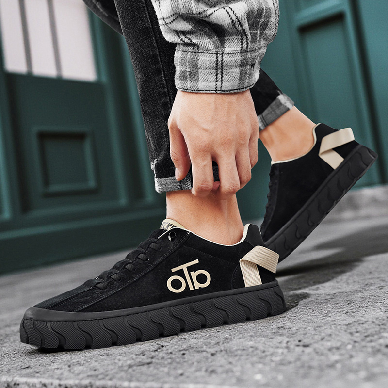 秋季爆款板鞋男款2025新款百搭厚底运动男士休闲皮鞋子潮
