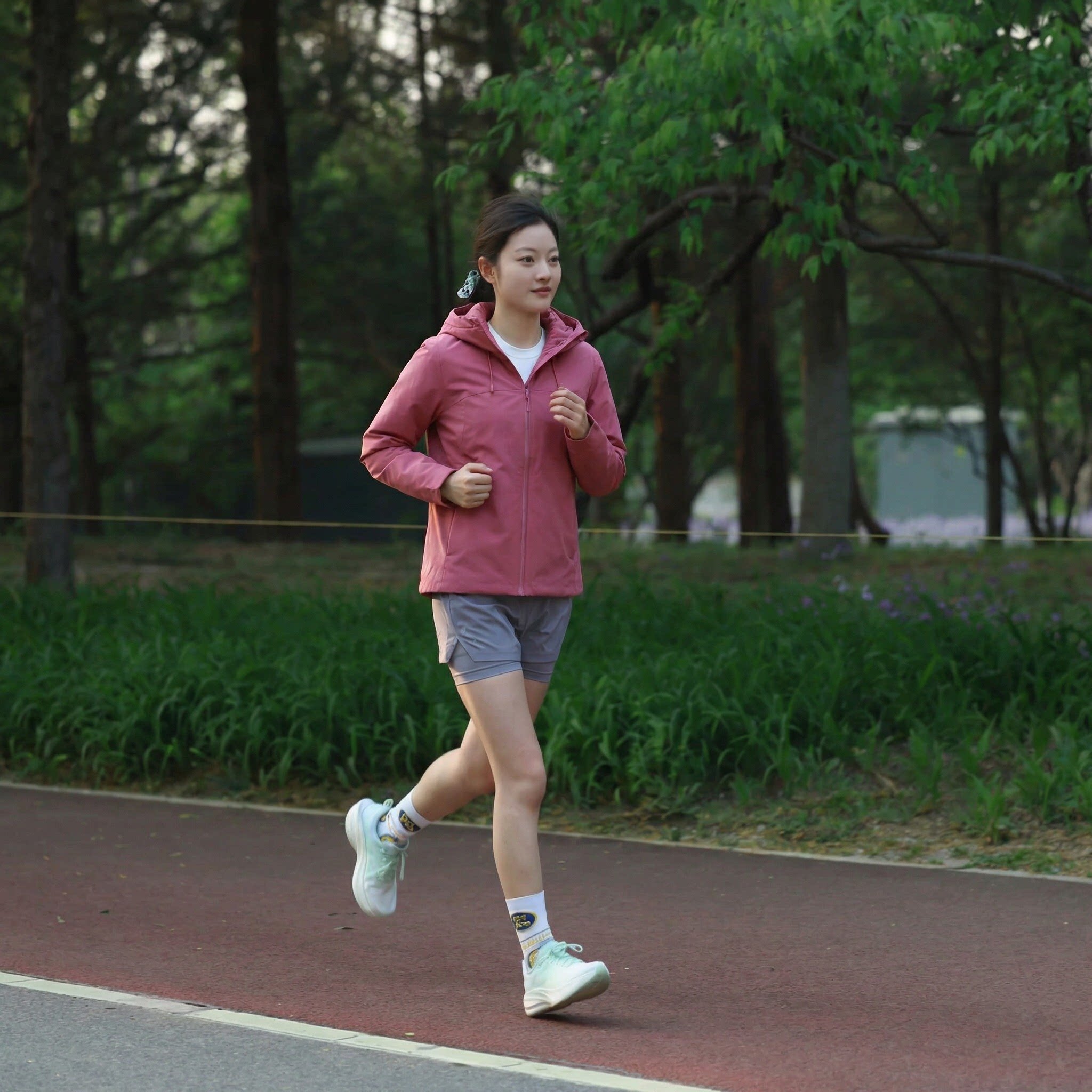 鸭鸭春季短款2026年新款女士轻薄图片
