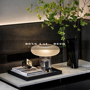 现代设计师摆件高级感小众样板间卧室床头柜台灯装饰品组合套装