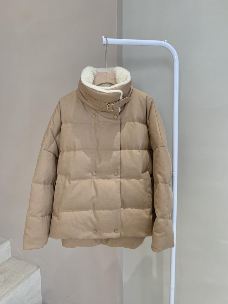 2024年东西新品女款拼接羽绒服羊毛面料