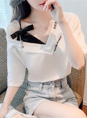 大码胖mm2-300斤短袖t恤女夏别致性感v领露肩上衣拼接设计感i体恤