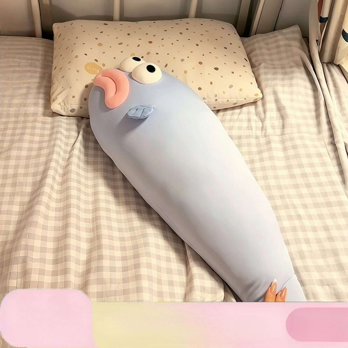 宿舍靠枕床头!冷冷的冰鱼抱枕玩偶冰丝长条抱枕睡觉专用凉感靠垫