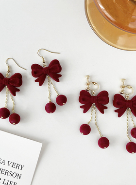 秋冬新款红色植绒耳钩蝴蝶结圆球流苏新年圣诞百搭氛围耳坠耳夹女