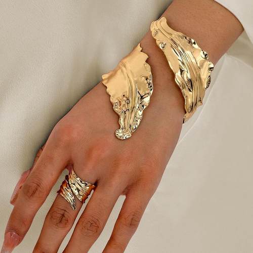 欧美跨境货源复古时尚金色褶皱树叶手镯螺旋开口可调节戒指套装女
