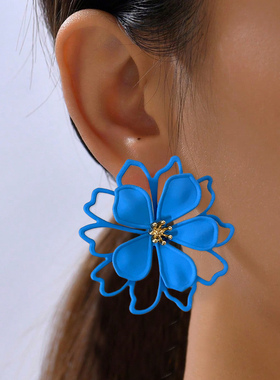 欧美跨境货源烤漆多巴胺蓝色花卉耳环镂空白色花耳钉小众元气少女