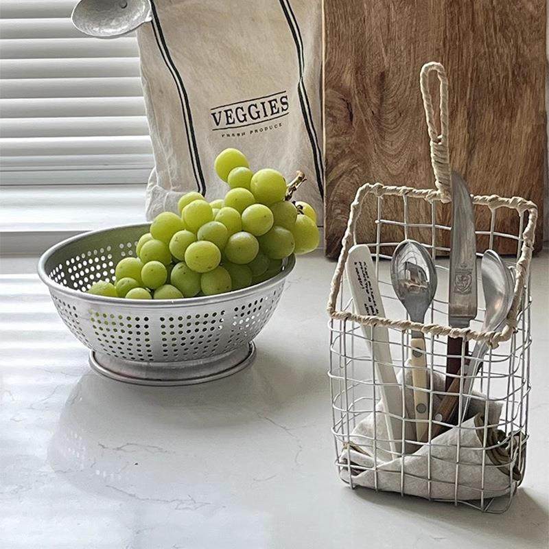 北欧ins铁艺壁挂悬挂式墙上书架收纳架墙壁杂志架简约客厅小挂篮