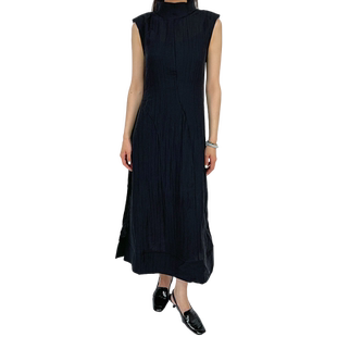 halfmoon设计师品牌LOOKNOW春夏新款小高领肌理修身无袖连衣裙