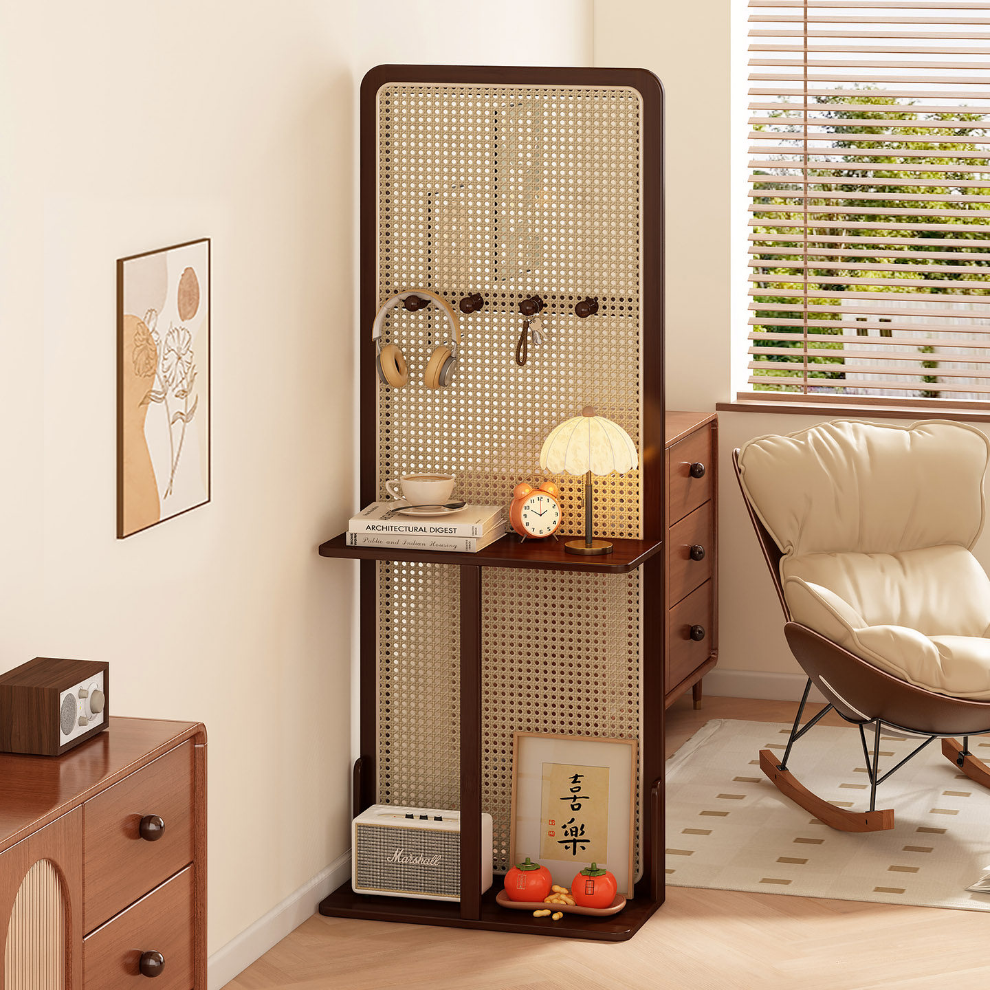 入户正对门玄关柜中古风藤编屏风