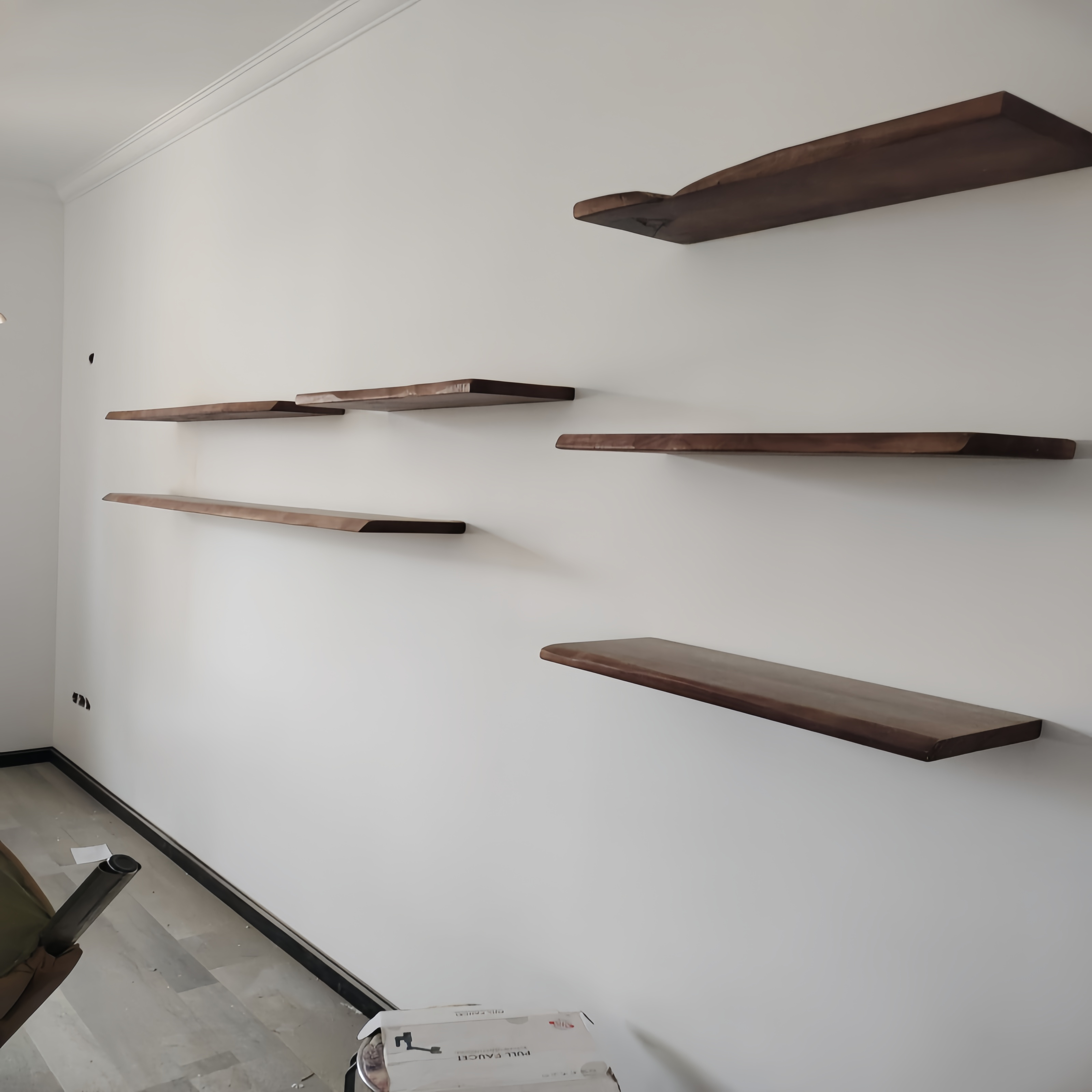 隔板墙上置物架一字板实木展示架