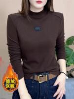 The new German velvet base layer for women's autumn and winter wear is slimming and form-fitting. Ladies can pair it with a warm semi-high-neck T-shirt and a thick top thumbnail 5