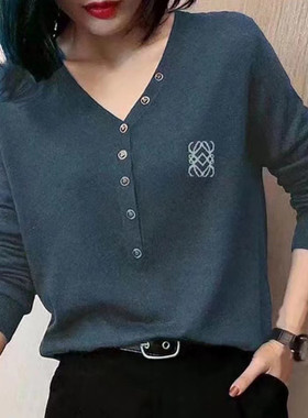 德绒打底衫女秋冬季宽松百搭妈妈装V领T恤长袖内搭加绒保暖上衣女