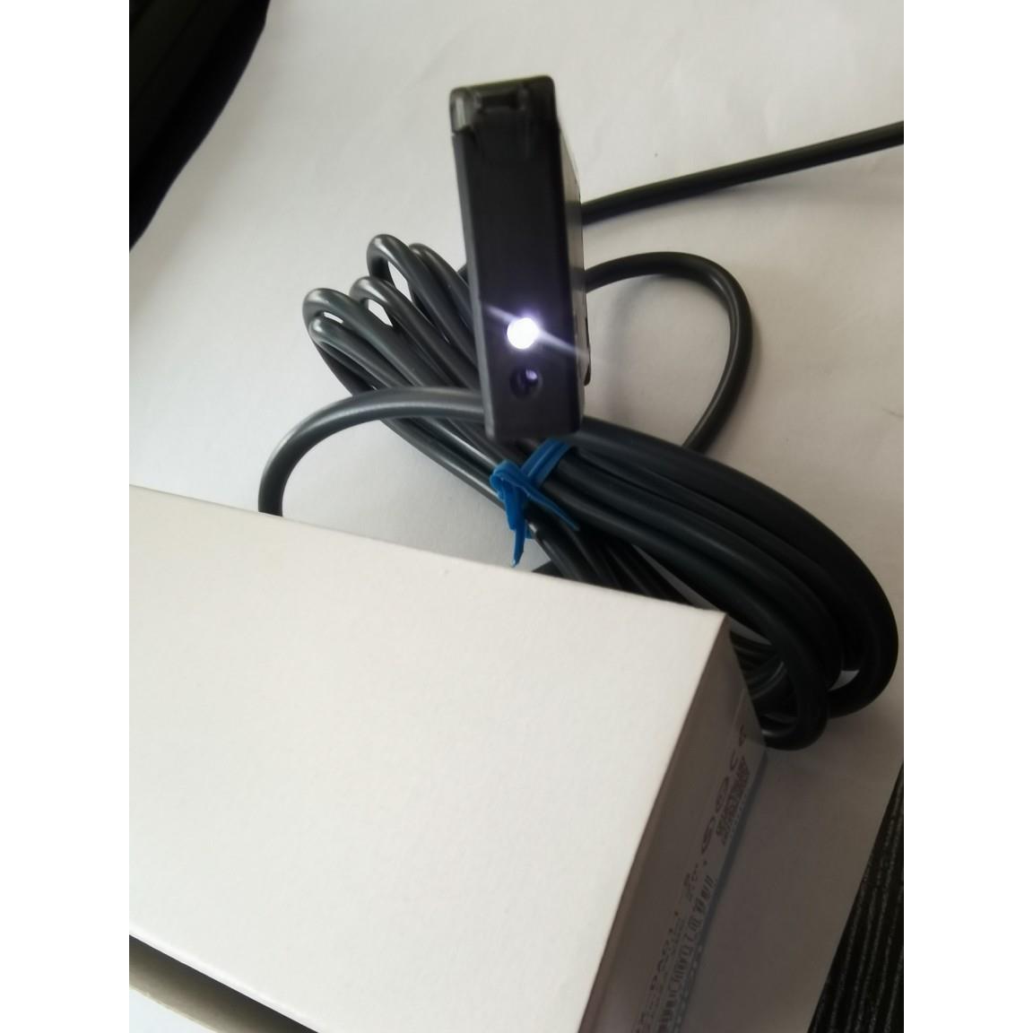 光纤传感器 E3X-DAC11-S 颜色传感器