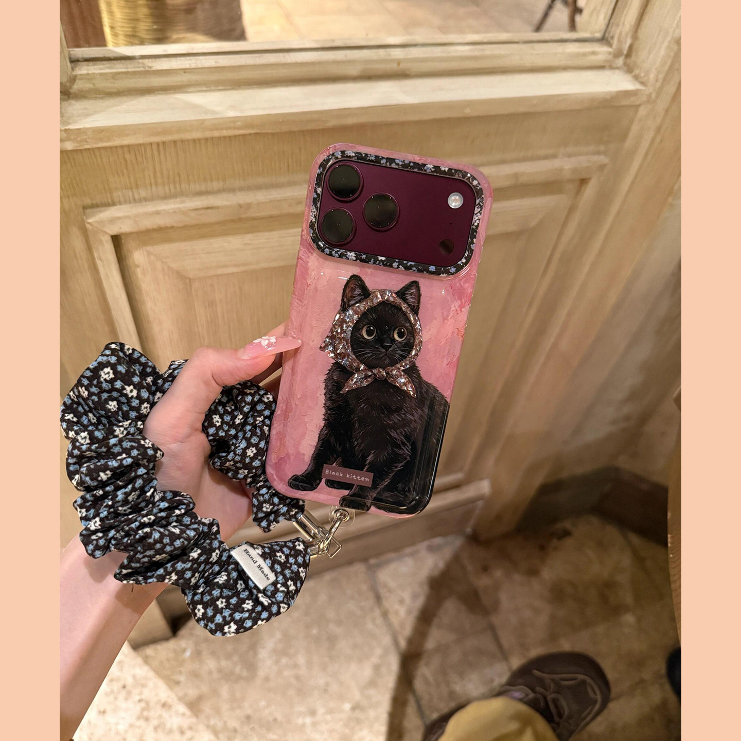 复古油画钻石纹头巾猫咪适用苹果18promax手机壳iPhone17女新款16带手绳15韩系18Pro防摔17promax保护套16pro