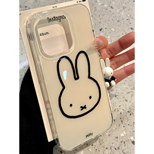 简约卡通可爱线条米菲兔带挂件适用苹果17promax手机壳iPhone17女16新款14网红13个性15Pro防摔14pro保护套12