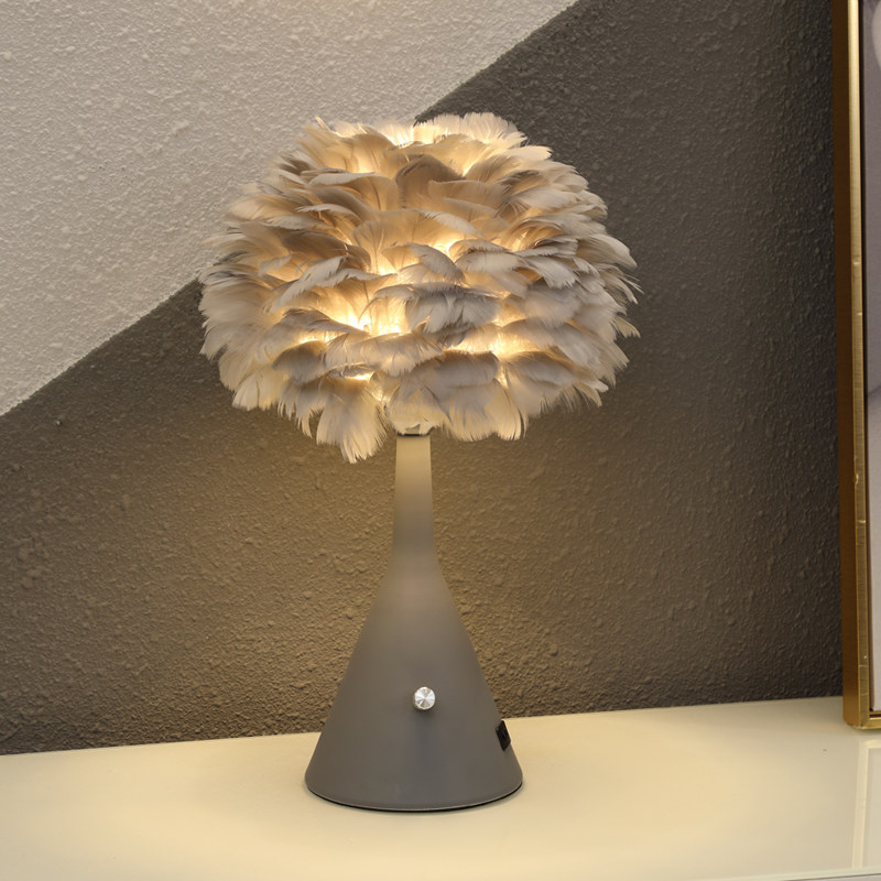 北欧丹麦设计师简约现代羽毛灯罩创意温馨高颜值装饰卧室床头台灯