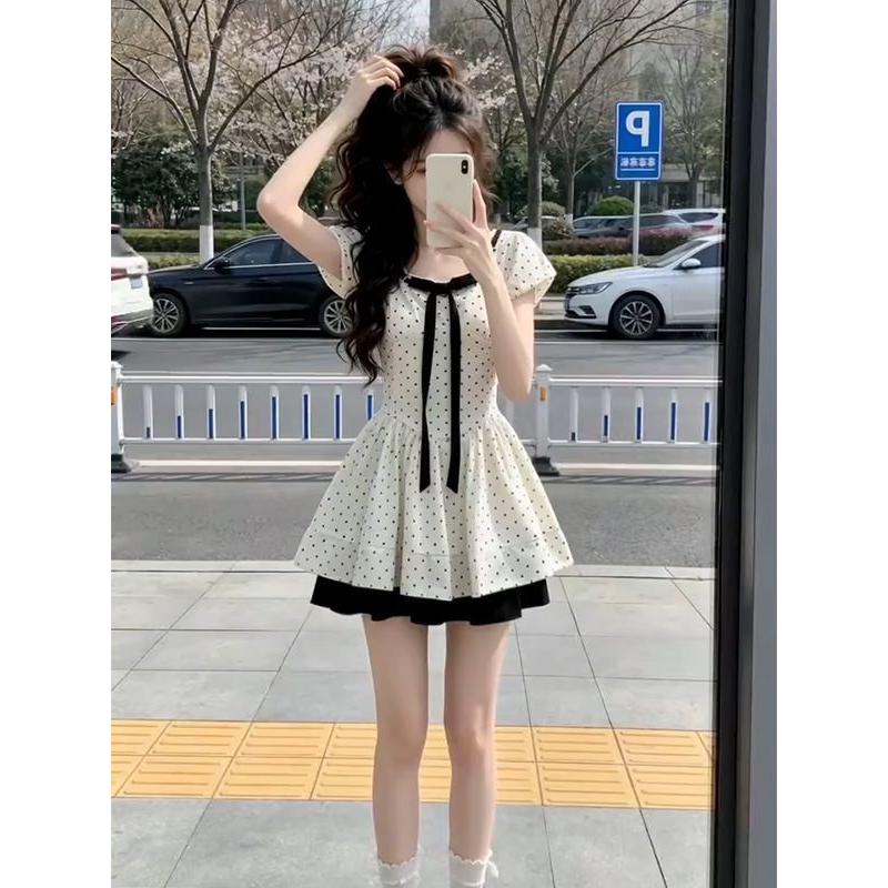 韩系ins风清纯少女波点拼