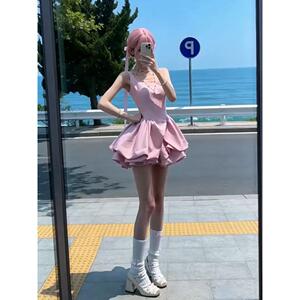 日系甜美少女粉色吊带连衣裙夏季新款气质超仙收腰显瘦蓬蓬花苞裙