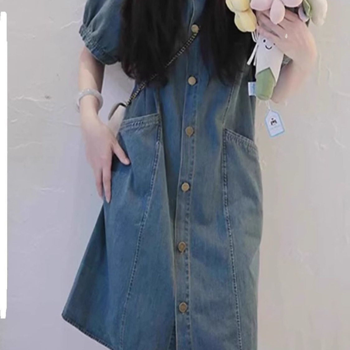 今年流行的漂亮裙子超好看独特初夏2026新款女短袖蓝色牛仔连衣裙