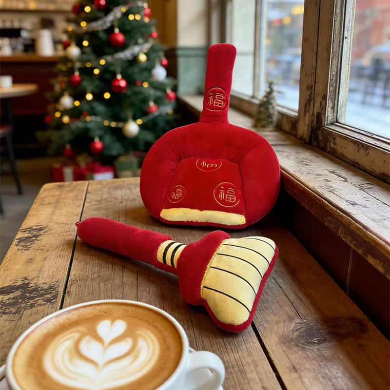 新年迎财神扫帚簸箕抱枕招财进宝迎沙发客厅靠垫年会礼品毛绒玩具,玩具/童车/益智/积木/模型,毛绒/玩偶/公仔/布艺类玩具,淘宝优惠券,粉丝福利购,淘宝优惠卷