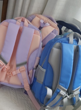 阳G8点儿童一到高中小学生初中生护脊减压轻便护脊书包双肩背包