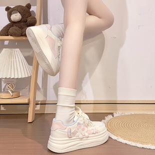 人本厚底板鞋女款2026爆款设计感小众可爱小猫百搭休闲女生鞋子潮