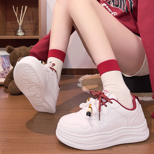 人本红色板鞋女2026新款韩系时尚百搭小白鞋复古厚底内增高运动鞋