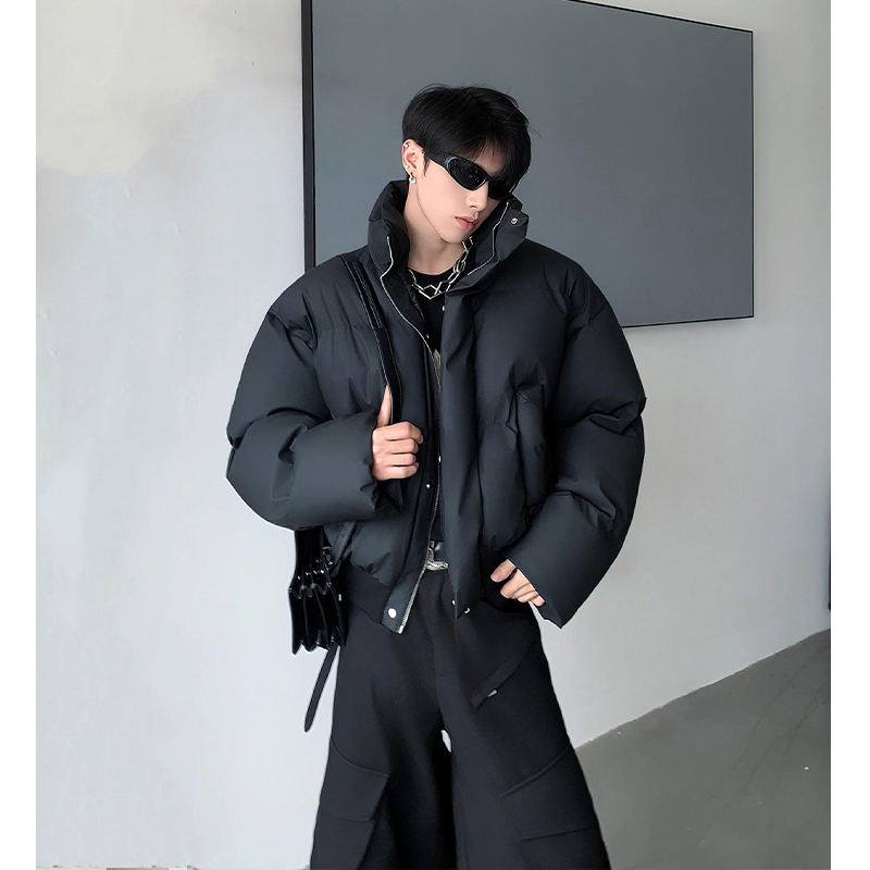 黑色廓形冬季短款羽绒服
