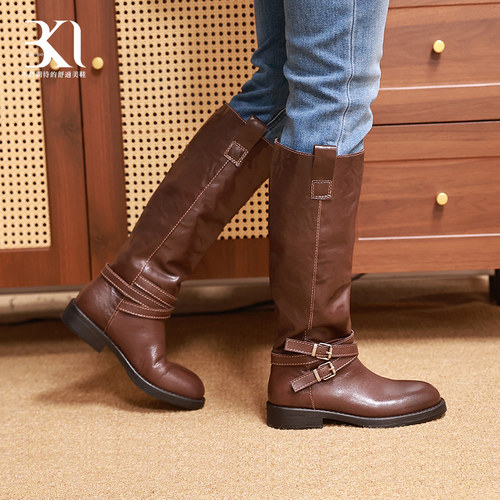 BAKERLOO方头裤管靴粗跟搭扣女靴AD217