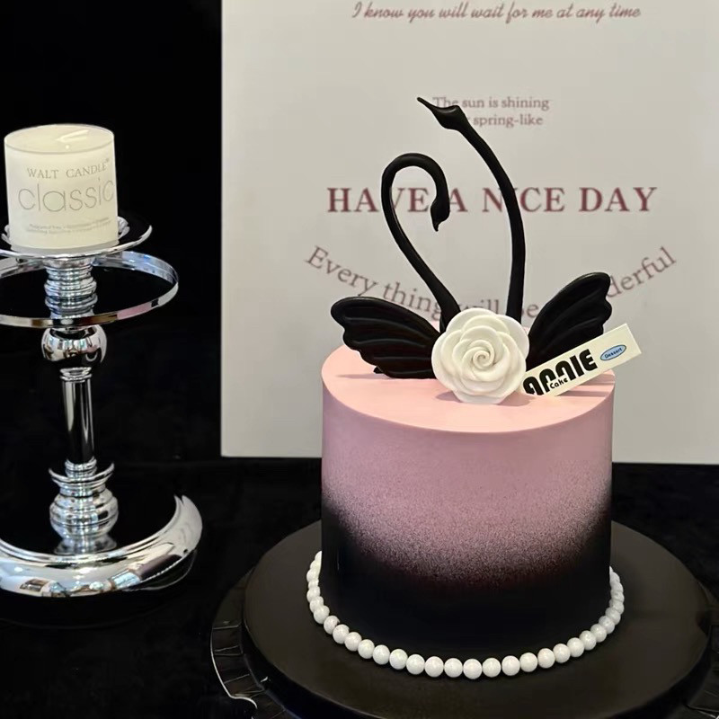 网红天鹅蛋糕装饰品摆件情侣黑白天鹅表白高级感女神生日烘焙装扮