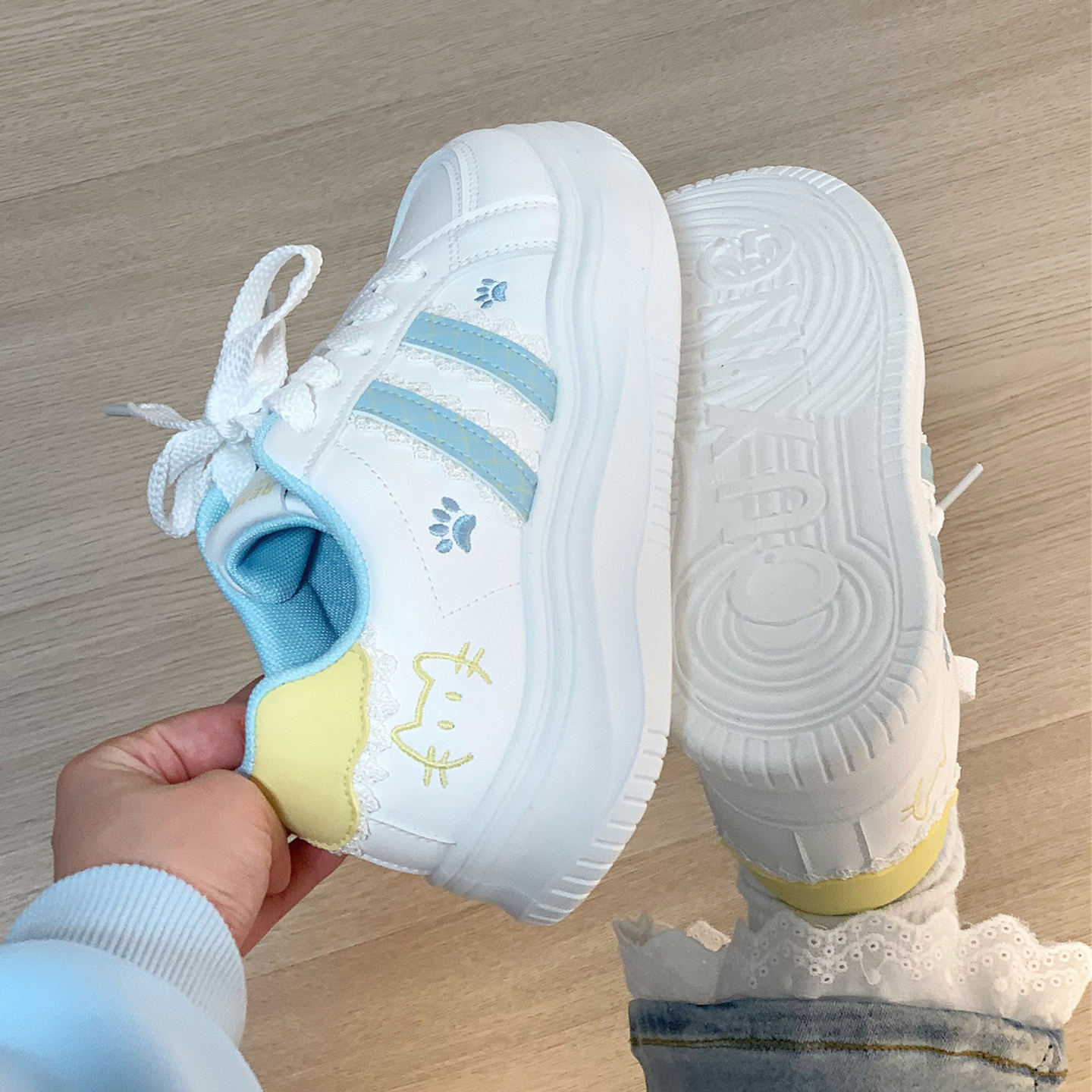 人本猫脚印厚底小白鞋女秋冬新款