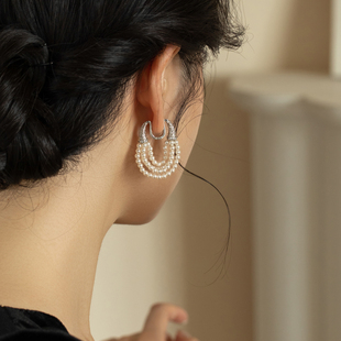 多层交叠设计珍珠耳圈女生小众设计感复古轻奢宴会耳环耳饰秋冬款