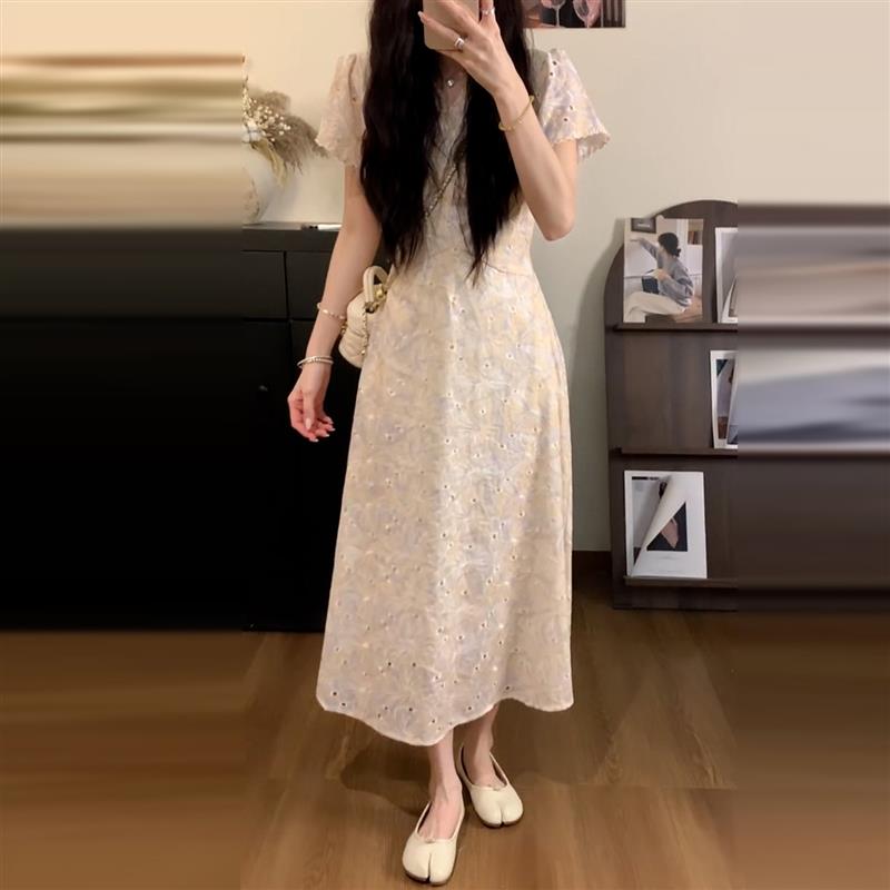 BLLOUKE夏天巨好看法式气质v领连衣裙子女夏季2025新款独特漂亮