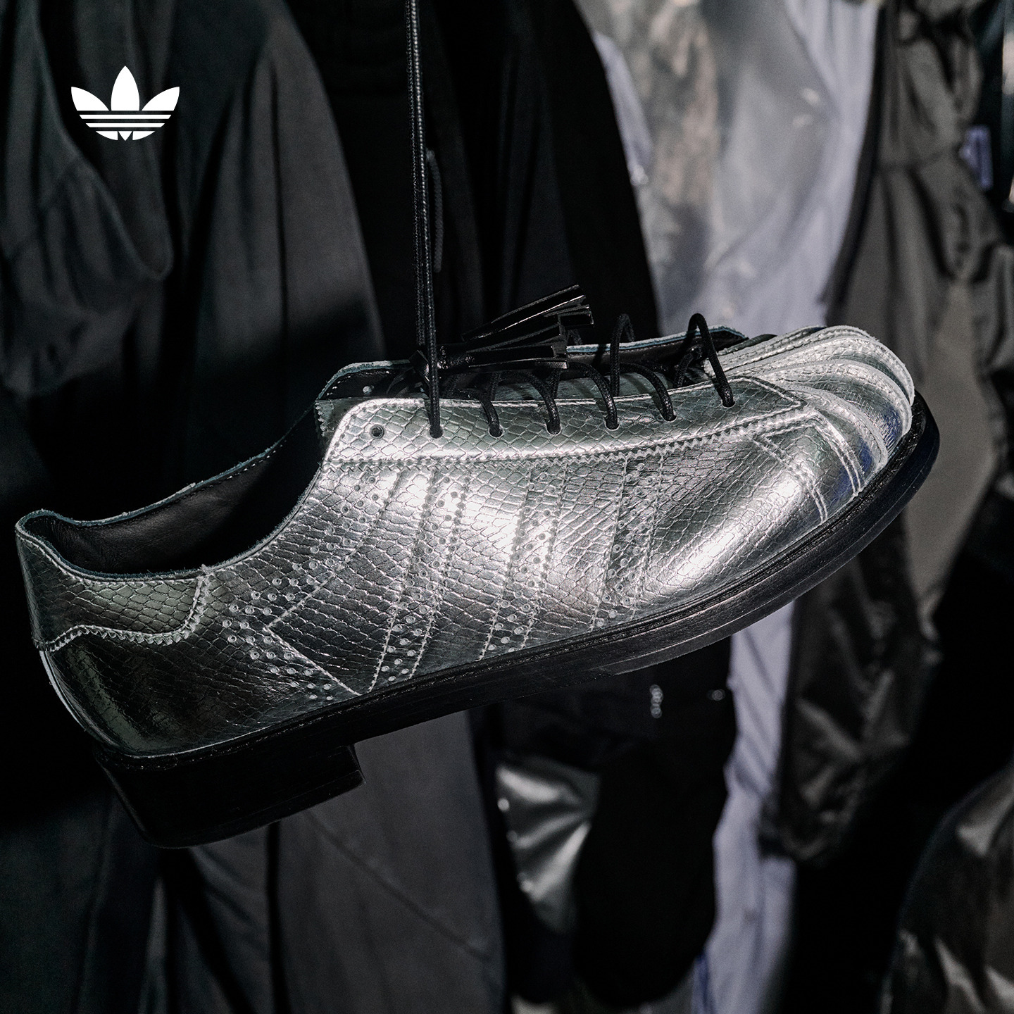 阿迪达斯三叶草陈冠希联名经典鞋