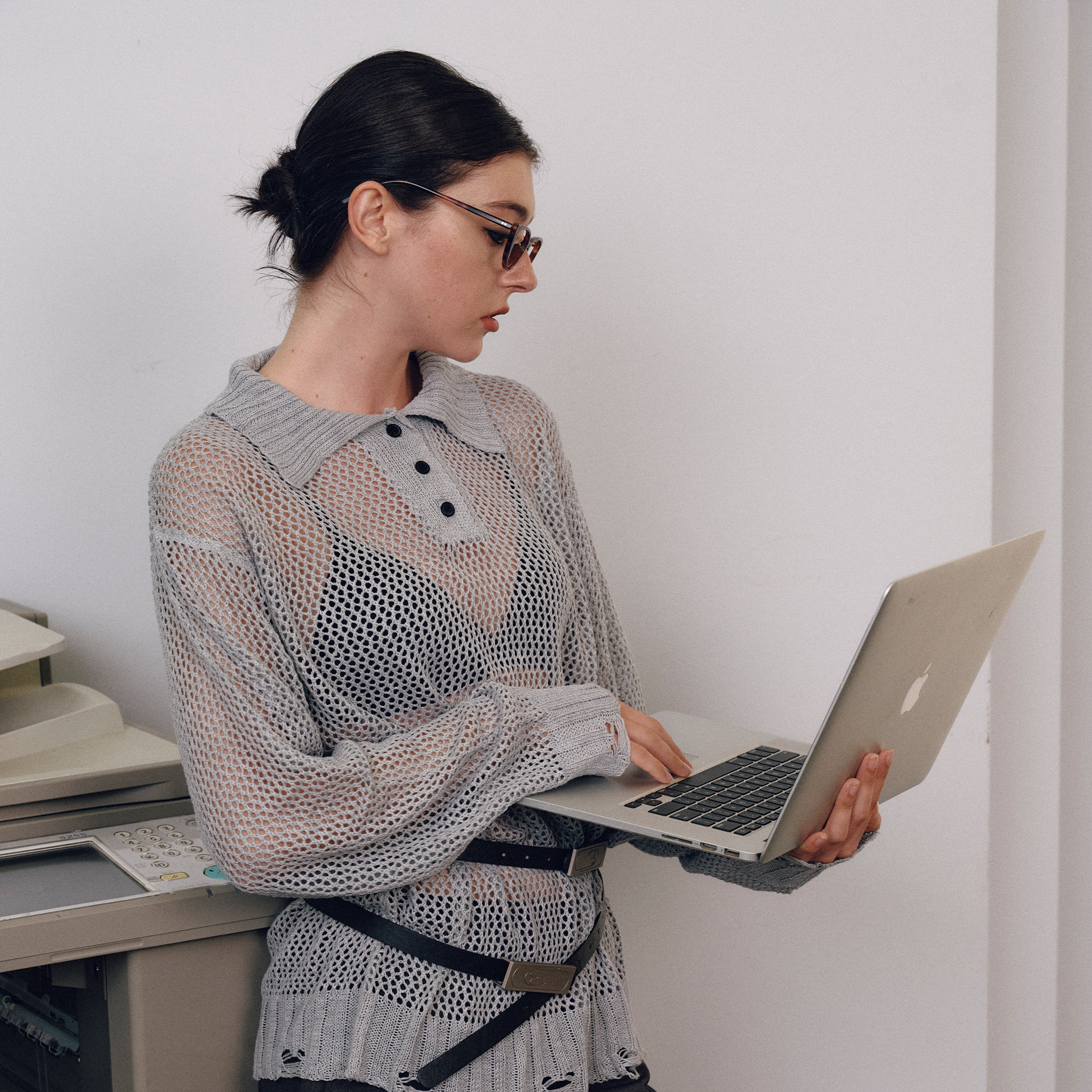 采用 Polo 领的设计；织纹规则有趣