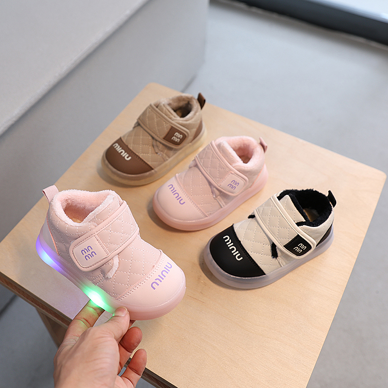 2024棉鞋冬季加绒宝宝雪地靴1-6岁女童运动鞋LED闪灯亮加厚男孩4