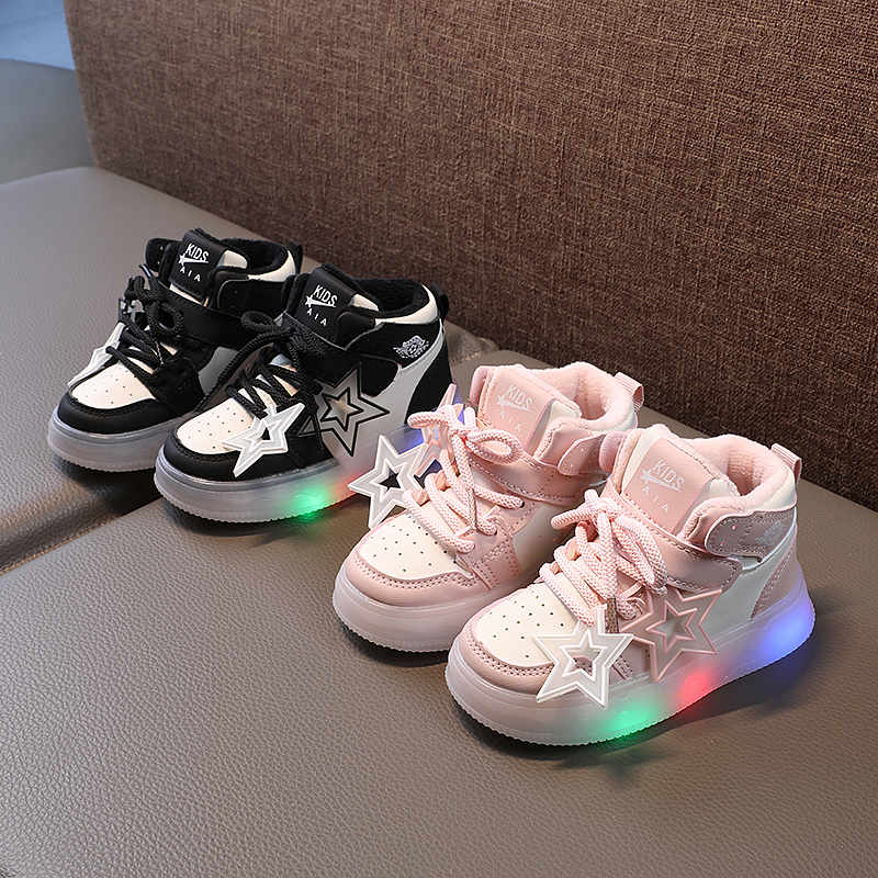 呗呗小猪秋冬1-6岁防滑亮灯板鞋