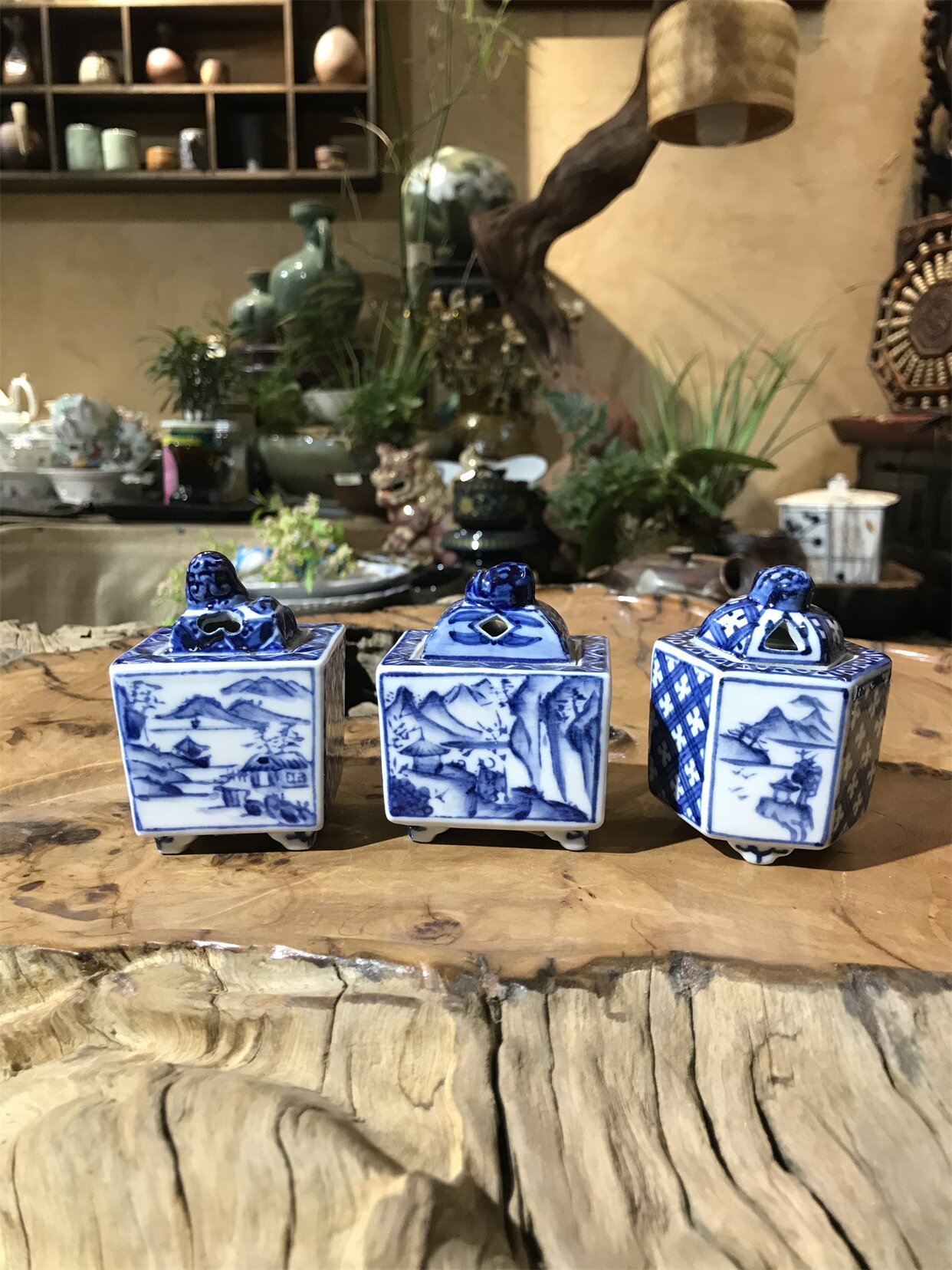 日本回流九谷道八底款青花山水风景方形复古陶瓷熏香香炉