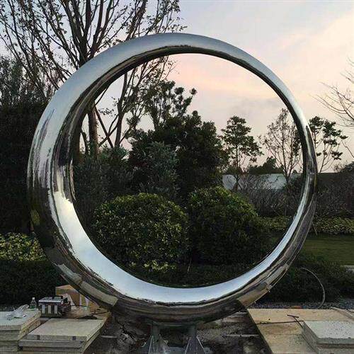 厂家定制生产不锈钢月亮雕塑酒店园区门口不锈钢圆圈月牙摆件