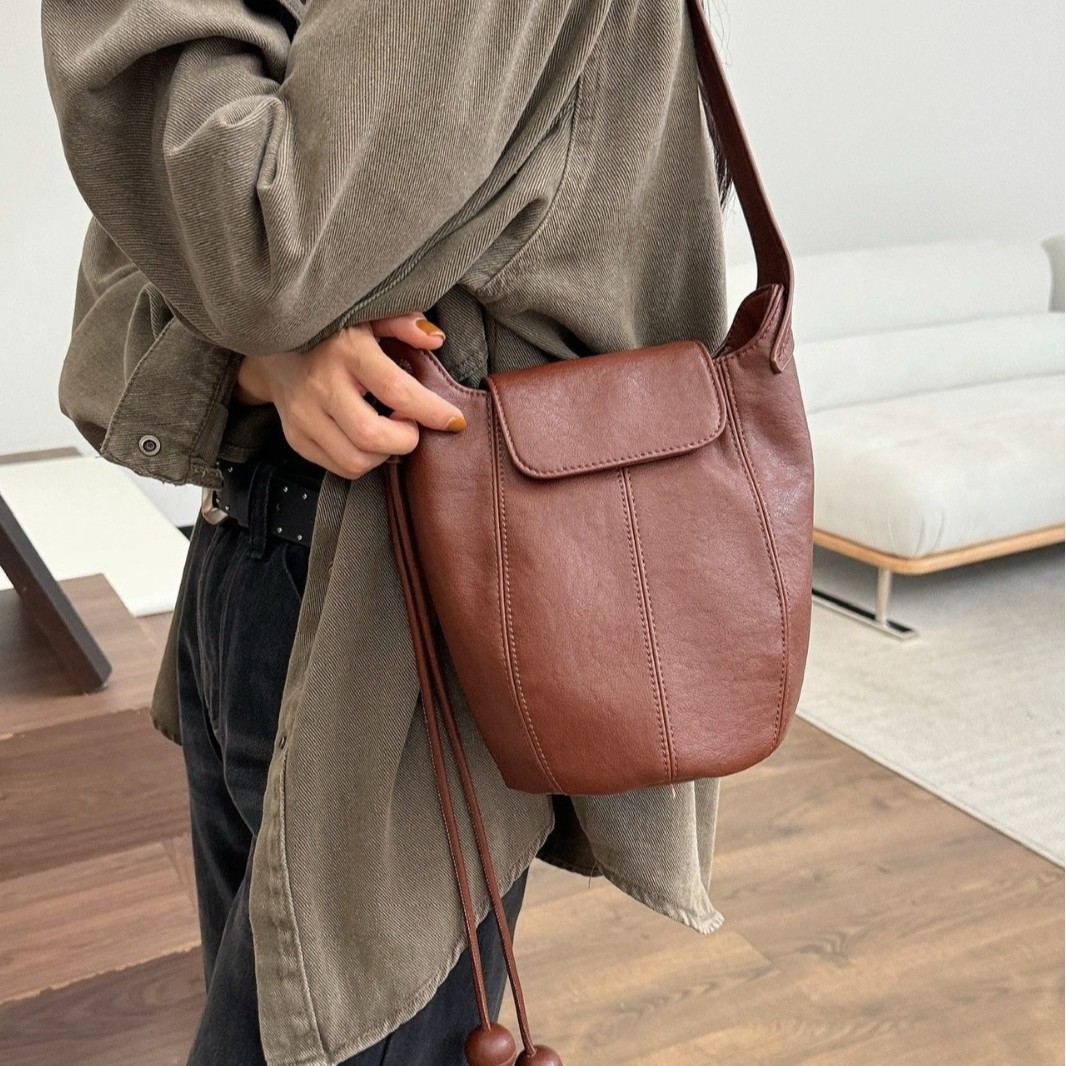 南瓜包水桶包单肩斜跨女包小众慵懒高级感秋冬翻盖小挎包25212