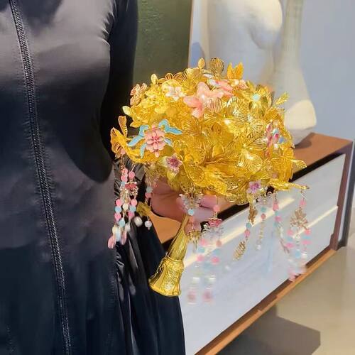 金色新手捧花新娘结婚婚