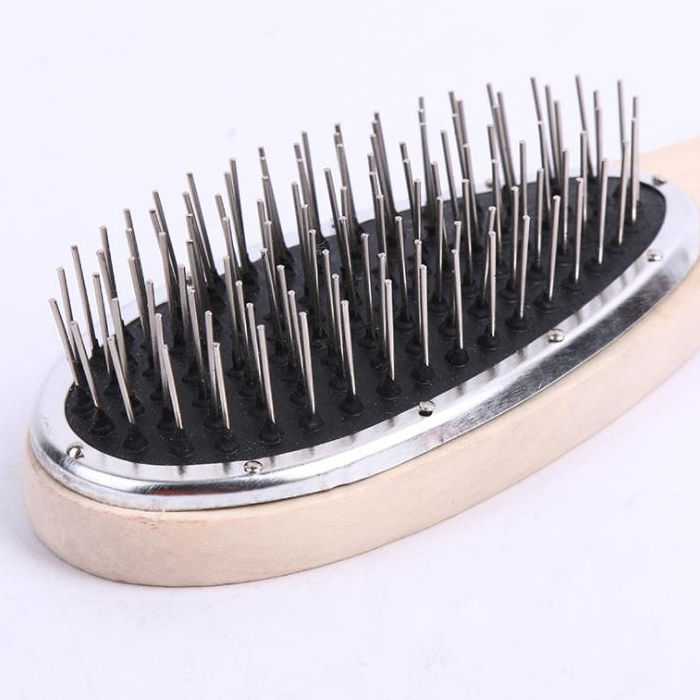 A portable comb specially designed to take care of hair along the hair comb wig to prevent the wig from being dry and impetuous