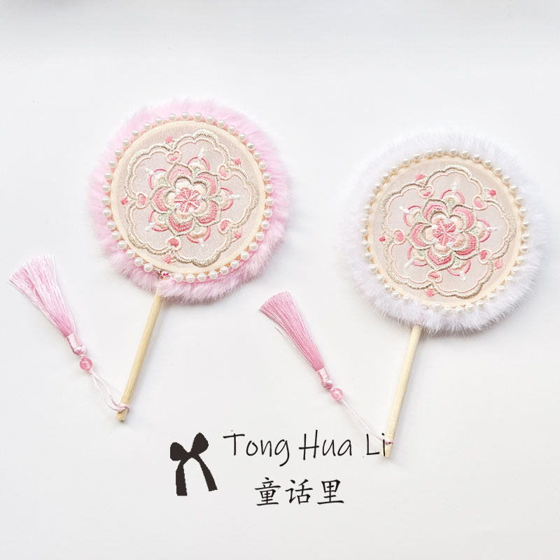 原创儿童汉服扇子团扇女童毛绒掌中扇跳舞蹈刺绣花古风马面裙宫扇,家居饰品,工艺扇/团扇/喜扇/折扇,淘宝优惠券,粉丝福利购,淘宝优惠卷
