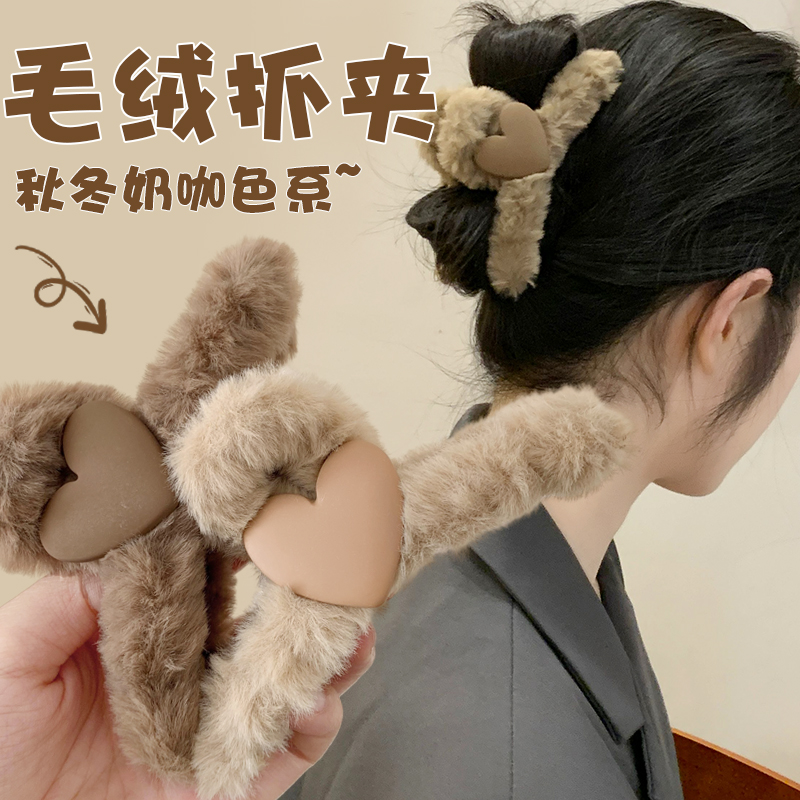 毛绒抓夹秋冬头饰女后脑勺2023新款侧边刘海发夹精致爱心毛毛夹子