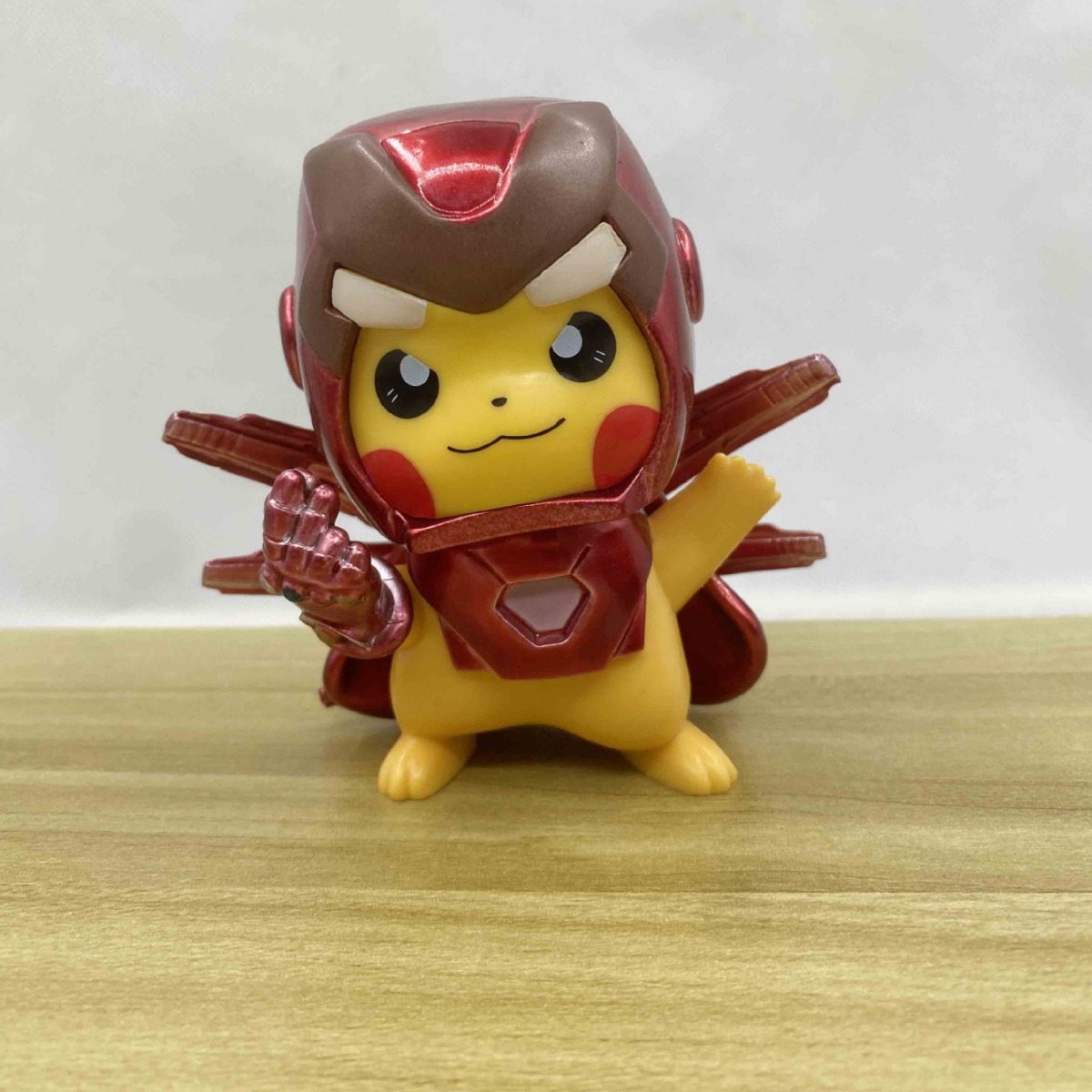 cos复仇者联盟漫威 神奇数码宝贝 小钢铁皮卡丘 模型车载摆件