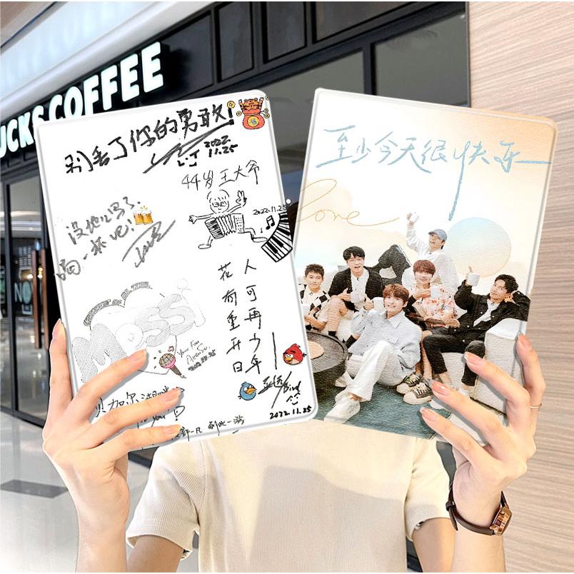 内壳软硅胶材质。舒适手感，四角防摔。