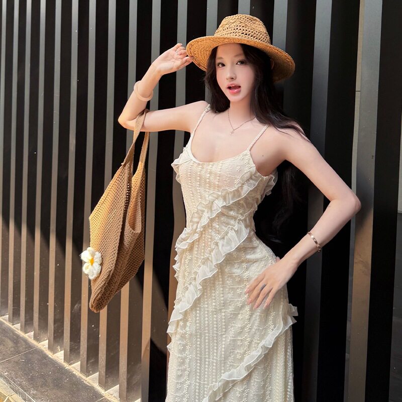 法式度假风荷叶边蕾丝吊带连衣裙女夏季气质温柔风长裙子杏色扎染