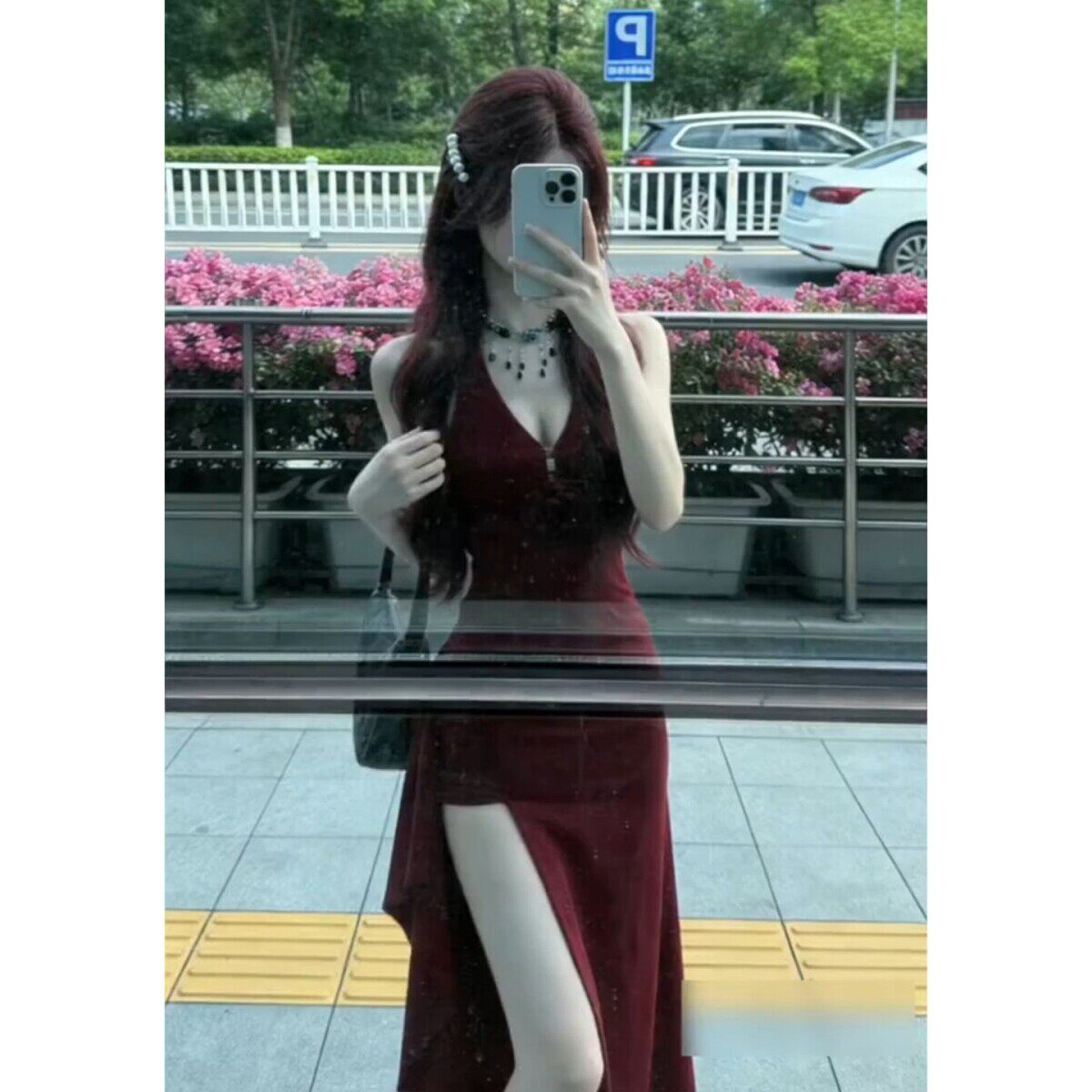 御姐穿搭复古红色挂颈气